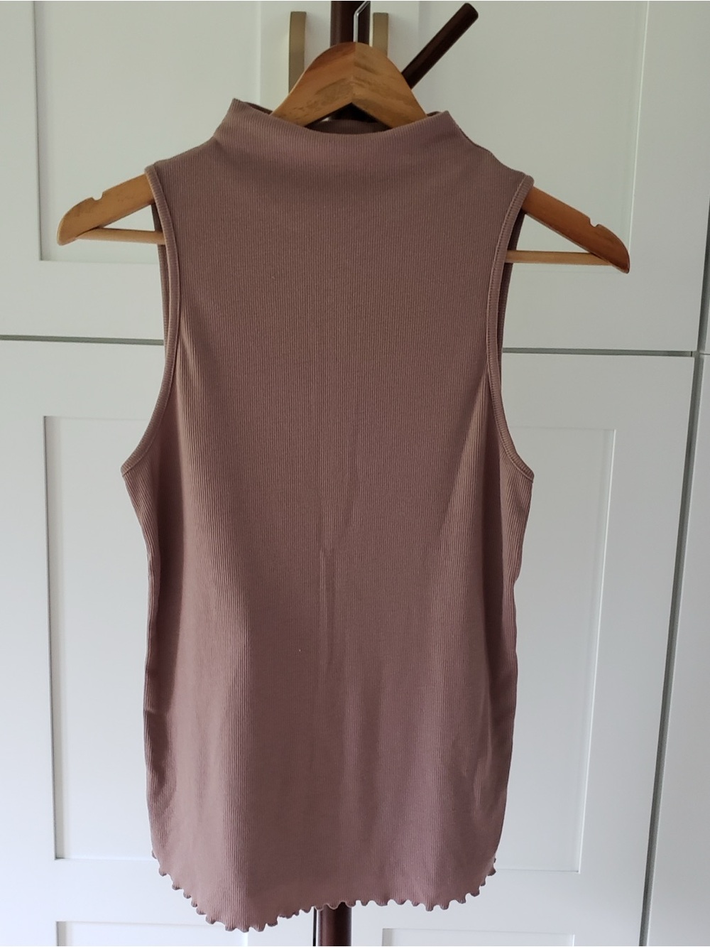 Sweaty Betty mauve mock neck ribbed tank top